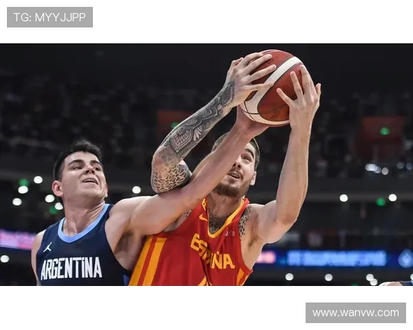 海港与蔚山激战半场战成平局杨希铲球染黄加布里埃尔受伤退场